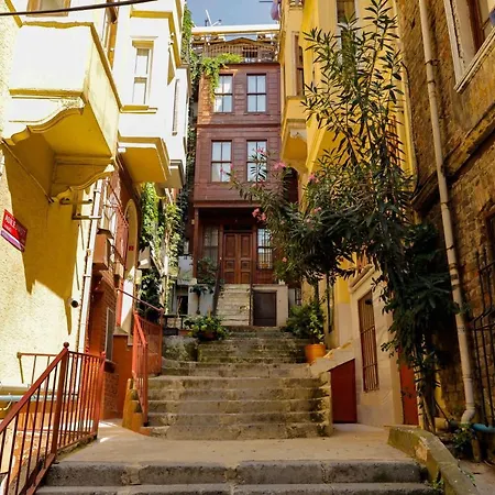 Peaceful And Perfectly Located In Cihangir Apartment *